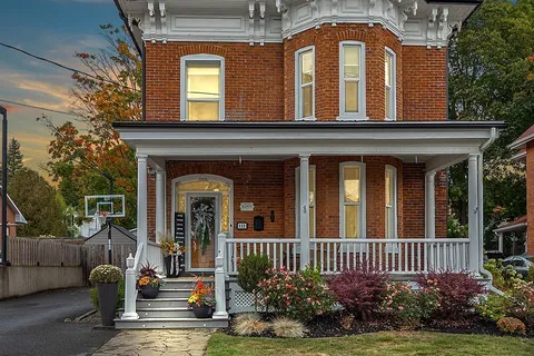 111 Dundas Street, ON K7R 1Z9