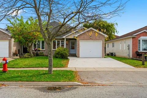 240 Oakcrest Avenue, ON L3C 7K3