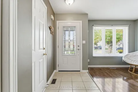 240 Oakcrest Avenue, ON L3C 7K3