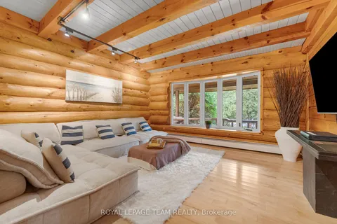 9 Hubertine Gate, ON K2S 1S5