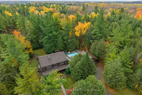 9 Hubertine Gate, ON K2S 1S5