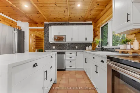 9 Hubertine Gate, ON K2S 1S5