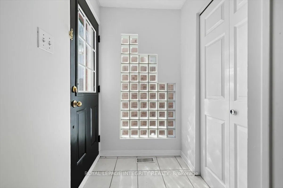 2949 Richmond Road, ON K2B 6S6