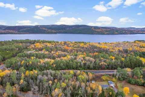 Part 2 Red Deer Avenue, ON K0J 1P0