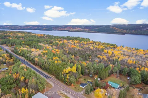 Part 4 Red Deer Avenue, ON K0J 1P0