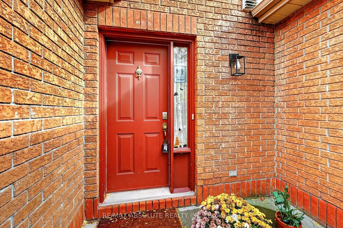 104 COLLEGE Circle, ON K1K 4R9