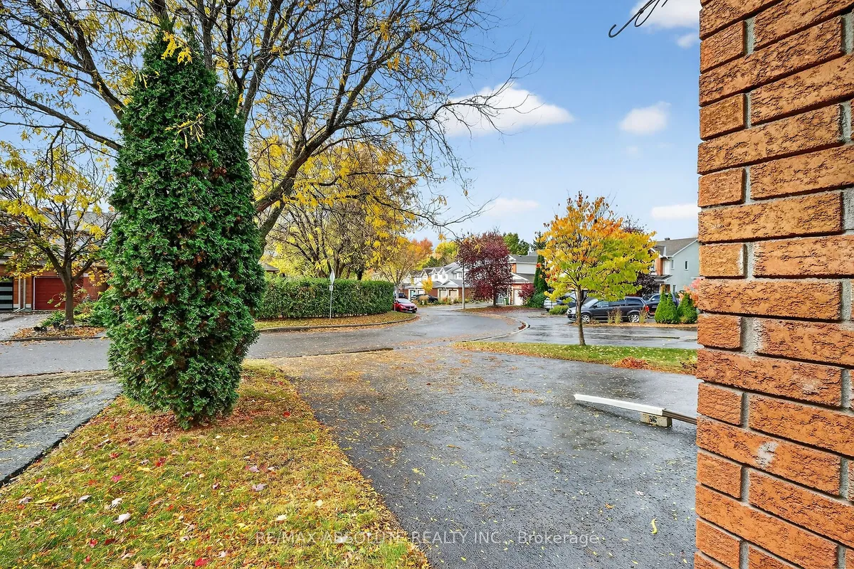 104 COLLEGE Circle, ON K1K 4R9