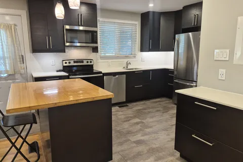 2529 Roman Avenue, ON K2B 7X8