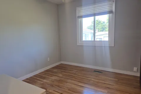 2529 Roman Avenue, ON K2B 7X8