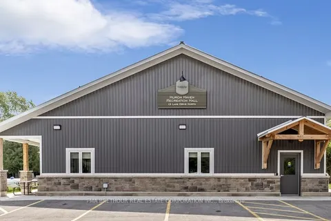 18 Bluffs View Boulevard, ON N7A 0C1