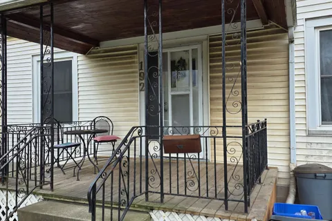 192 Queenston Street, ON L2R 2Z7