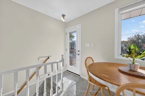 14 Chesterfield Drive, ON K7N 1M2