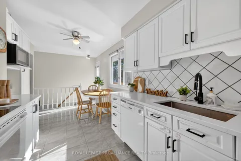 14 Chesterfield Drive, ON K7N 1M2