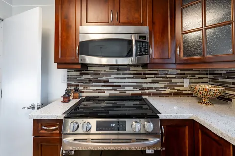 6256 Balmoral Avenue, ON L2E 3A6