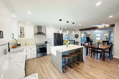 317 Carling Terrace, ON N0G 2W0