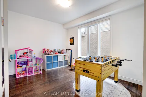 2479 Seven Oaks Ridge, ON N6M 1G5