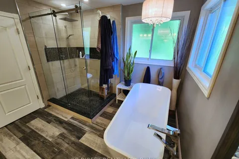 242 Cheltonwood Crescent, ON N2V 1X9