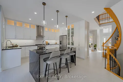 15 WELLSMERE Court, ON K2E 8C2