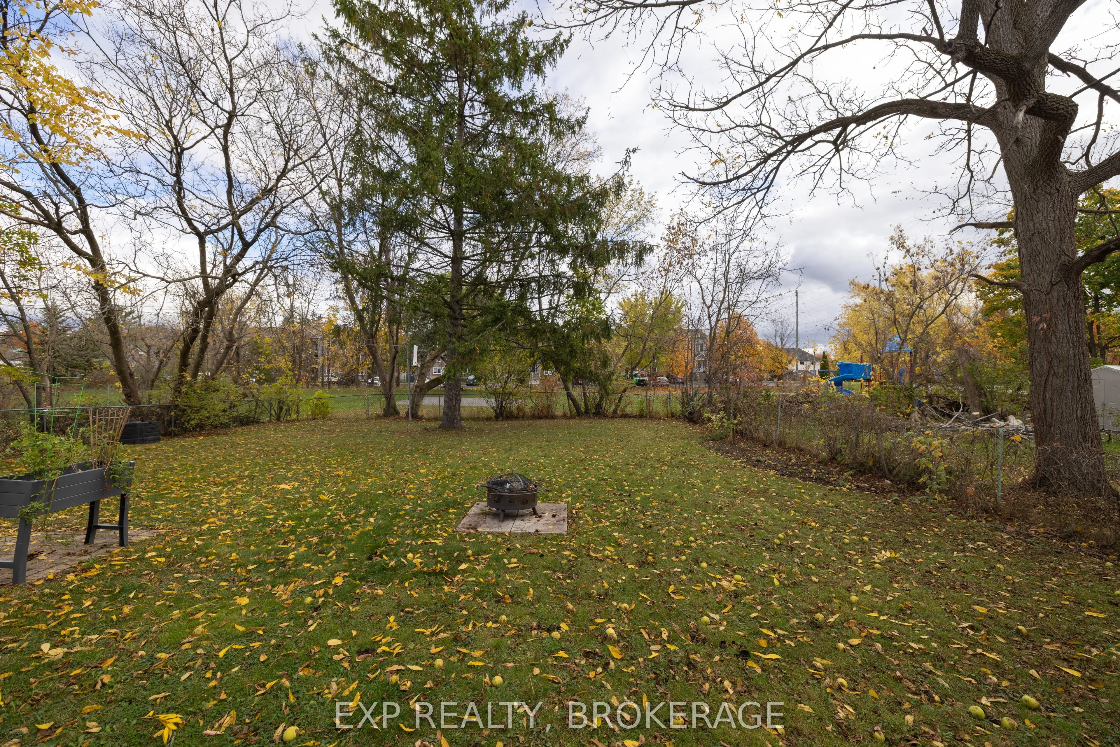 215 Victoria Avenue, ON K7G 2S3