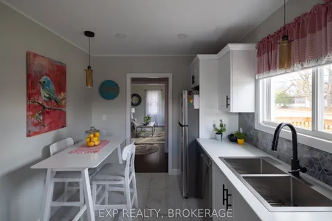 215 Victoria Avenue, ON K7G 2S3