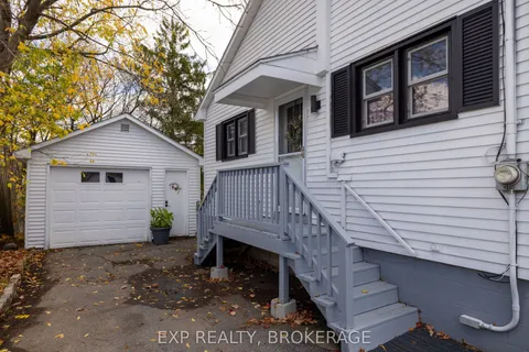 215 Victoria Avenue, ON K7G 2S3