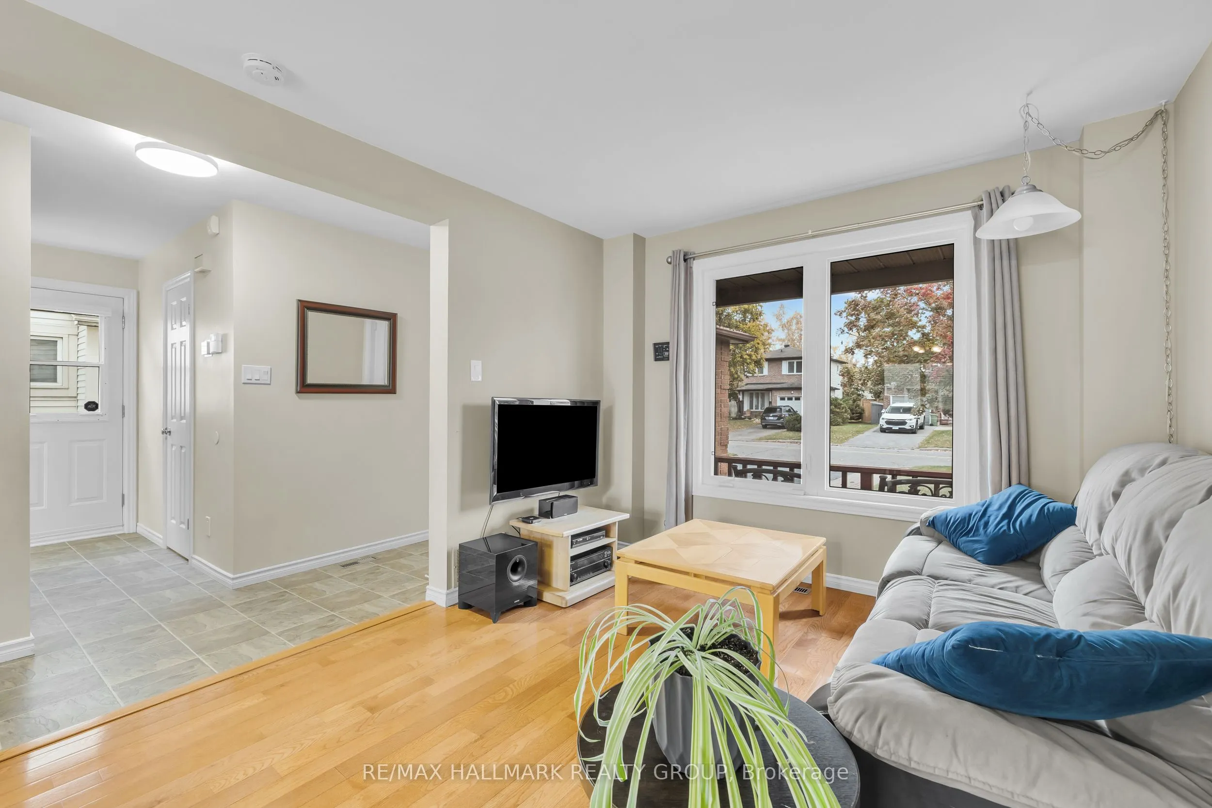 336 McEachern Crescent, ON K1E 3P5