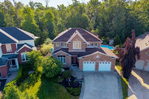 690 Brian Street, ON L2A 6W2