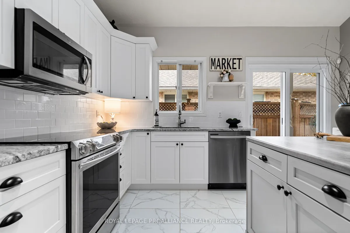 9 Spruce Gardens, ON K8N 5W3