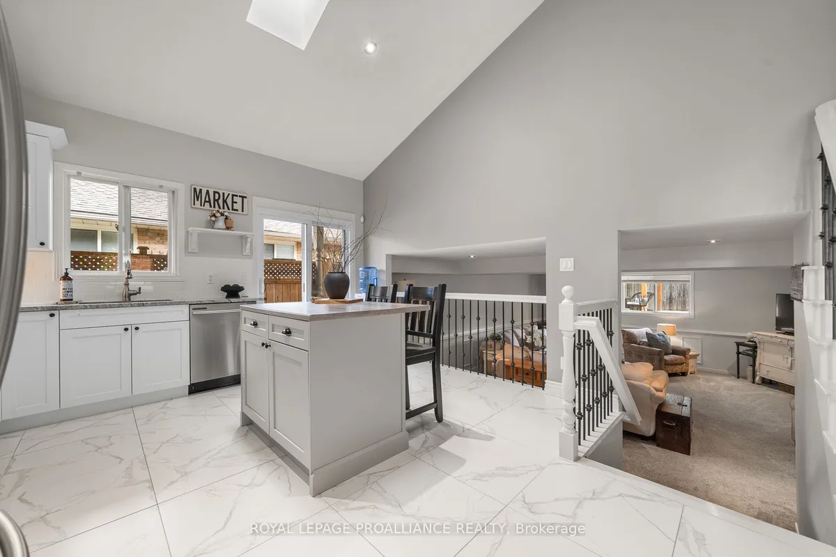 9 Spruce Gardens, ON K8N 5W3