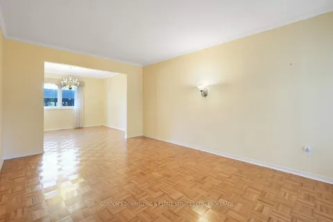 30 Chickasaw Crescent, ON K2M 1M5