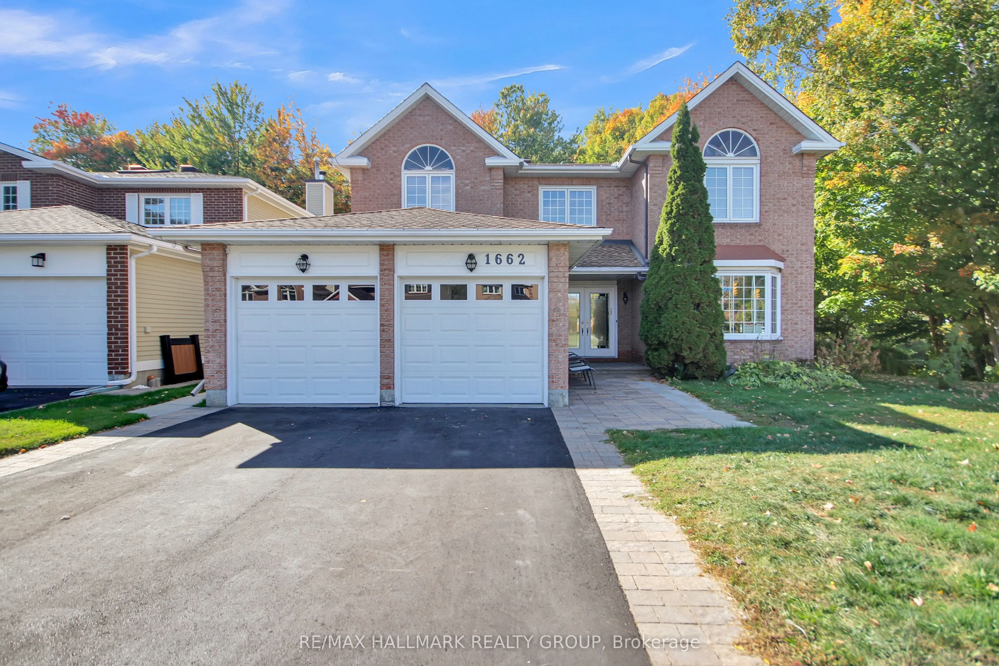 1662 HUNTERS RUN Drive, ON K1C 2H3