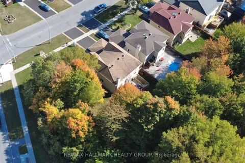 1662 HUNTERS RUN Drive, ON K1C 2H3