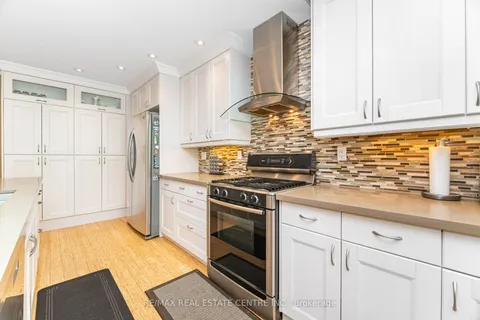 327 Cavendish Drive, ON L9G 3Z1