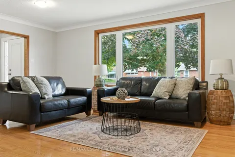 10 Sheffield Avenue, ON N3S 6V8