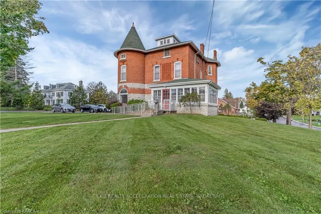 231 Dundas Street, ON K7R 2A9