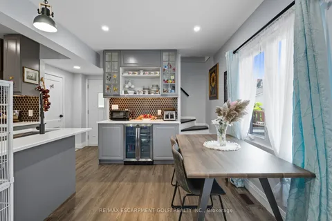 4 Manning Street, ON L2R 1H9