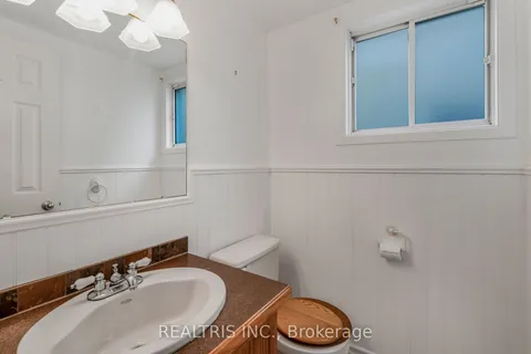 1905 DES EPINETTES Avenue, ON K1C 6P6