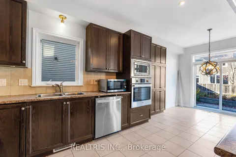 471 Creekview Way, ON K1T 0J4