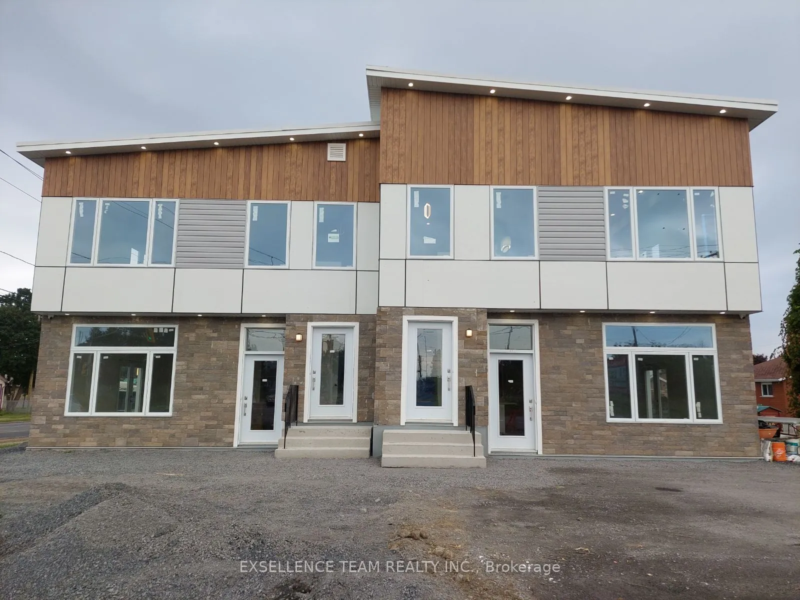 600 10th Street, ON K6H 2X7