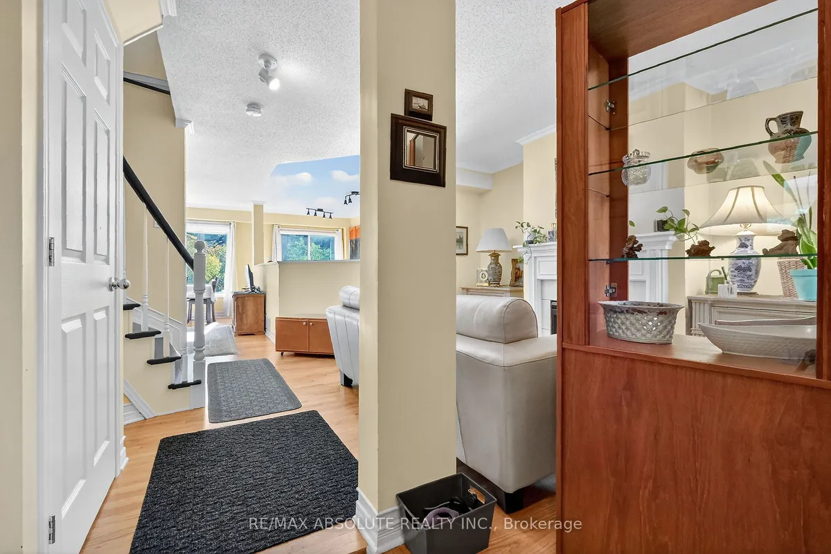 42 COLLEGE Circle, ON K1K 4R8