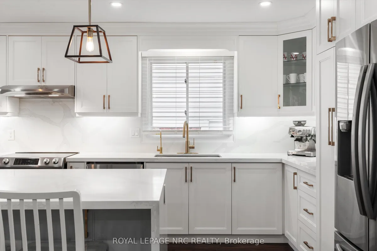 37 West Farmington Drive, ON L2S 3S3