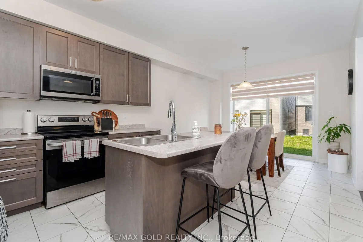 128 Whithorn Crescent, ON N3W 0G4