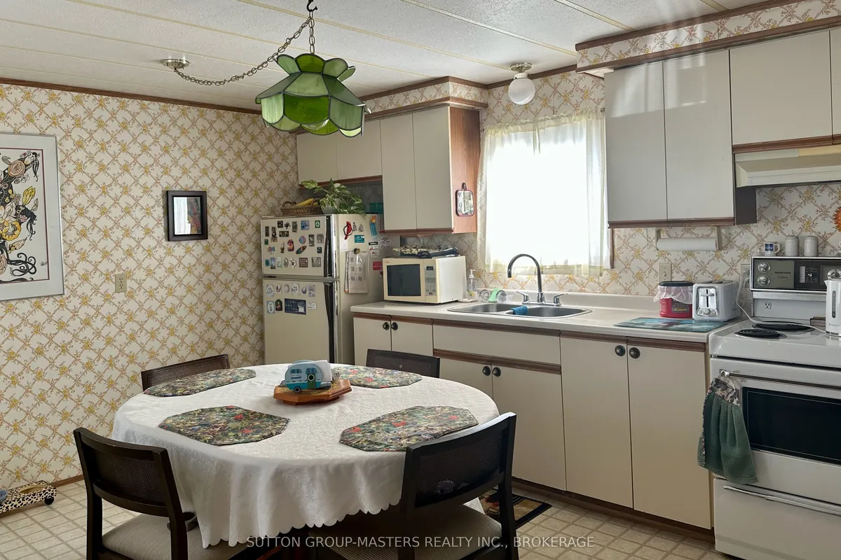 9 Maple Drive, ON K7R 3L2