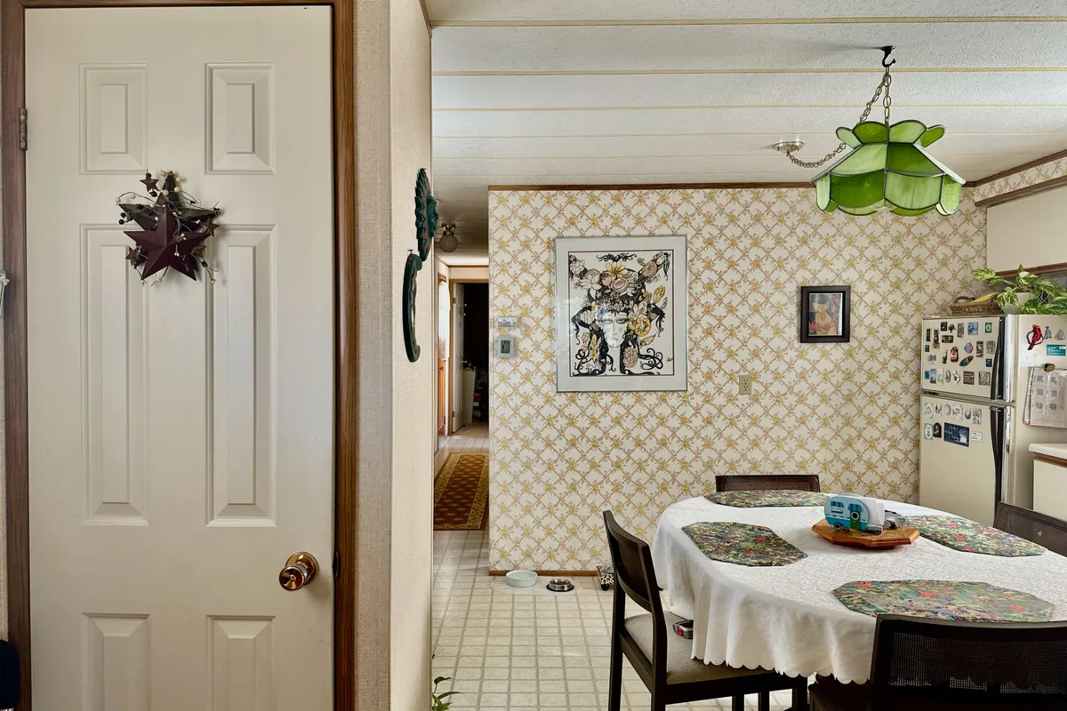 9 Maple Drive, ON K7R 3L2