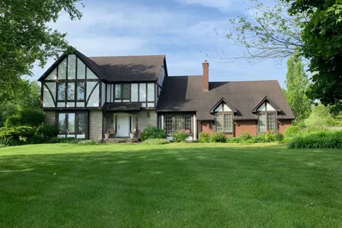 22 Weneil Drive, ON L8B 0Z6