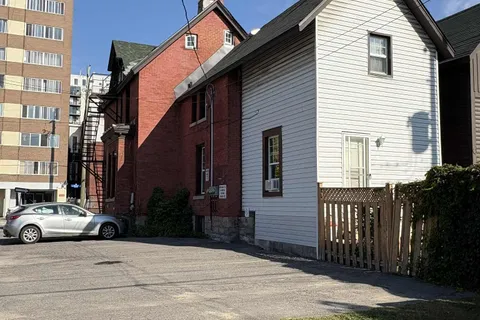 360 Gilmour Street, ON K2P 0R3