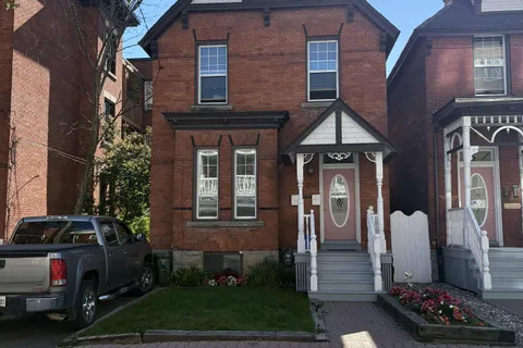 356 Gilmour Street, ON K2P 0R3