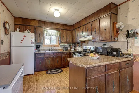 24 Chatham Street, ON N0J 1T0