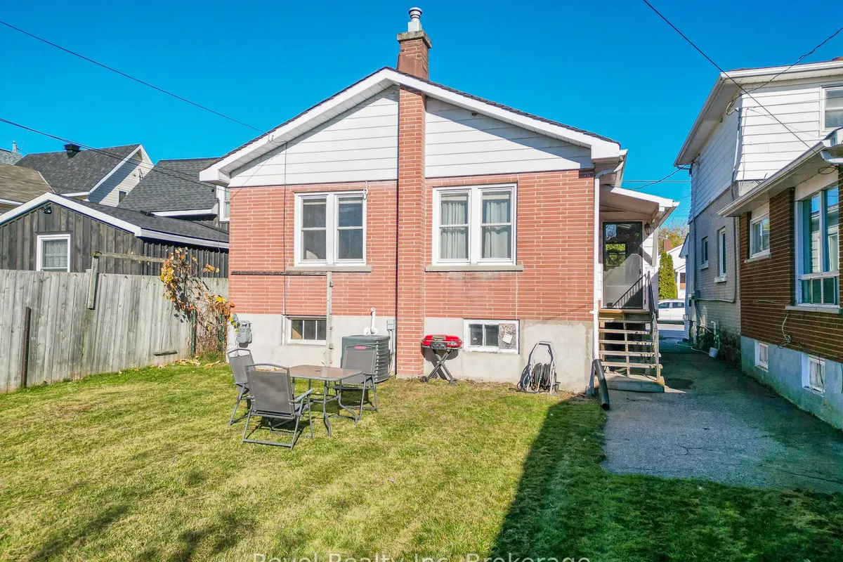 825 Mcintyre Street, ON P1B 1E9