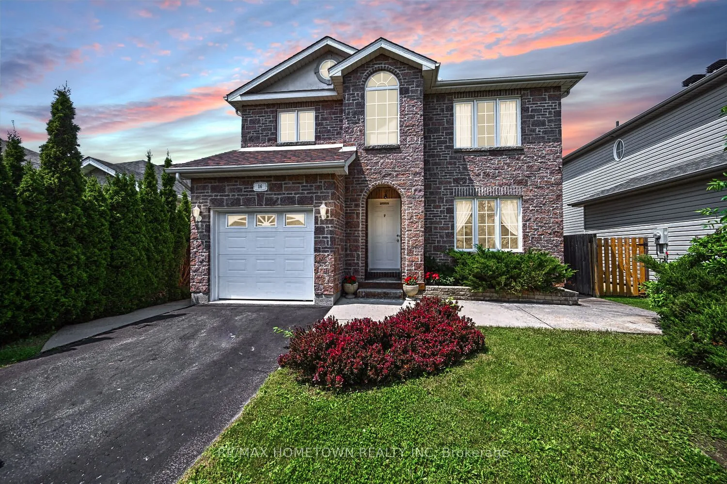 16 REGENCY Place, ON K6V 7M5
